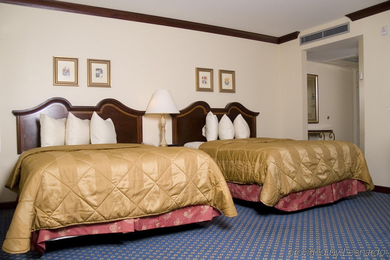 Staybridge Suites Savannah Historic District By Ihg Room photo