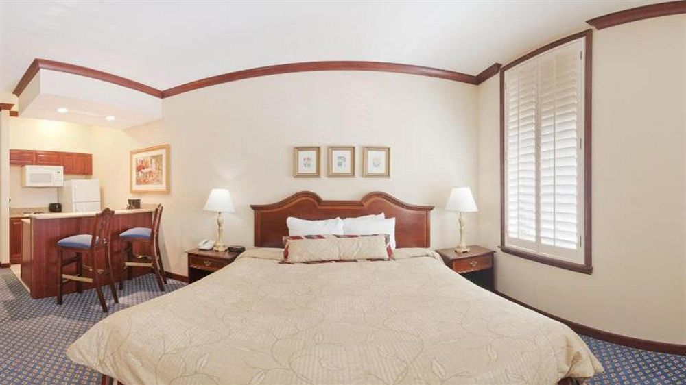 Staybridge Suites Savannah Historic District By Ihg Exterior photo
