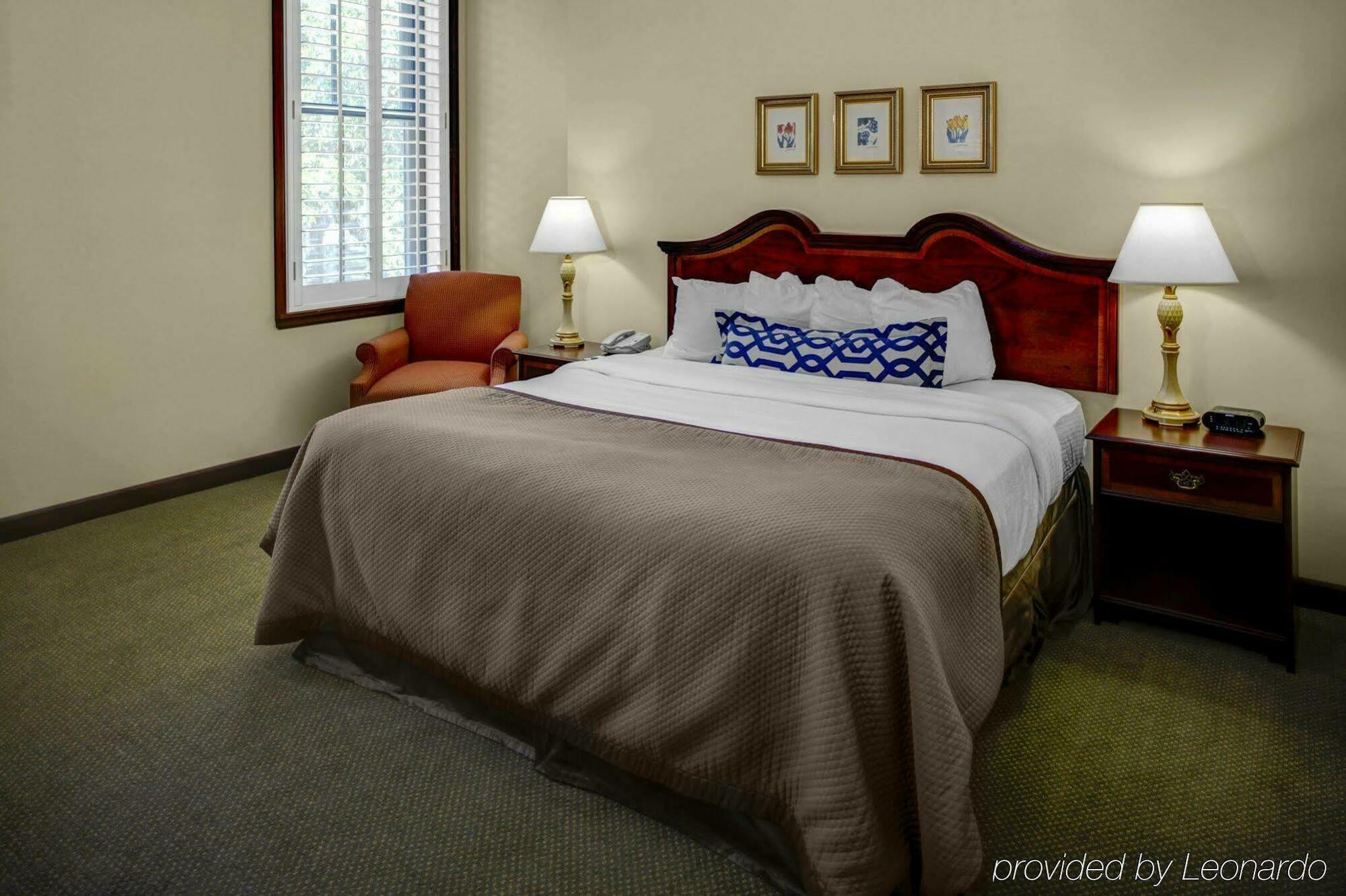 Staybridge Suites Savannah Historic District By Ihg Exterior photo